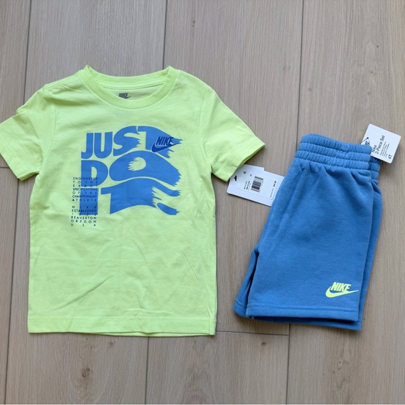 NEW Boys Nike Sets 4 & 4T - Picture 2 of 6